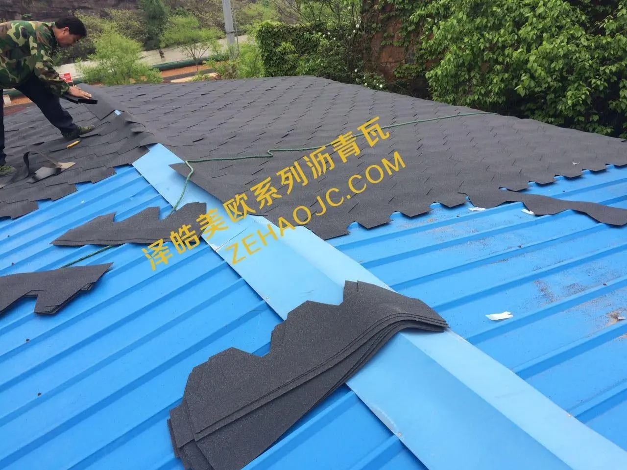 彩钢仿古瓦彩钢琉璃瓦屋面装饰_佛山市隔热瓦厂家_东营彩钢瓦建筑隔热膜厂家直销